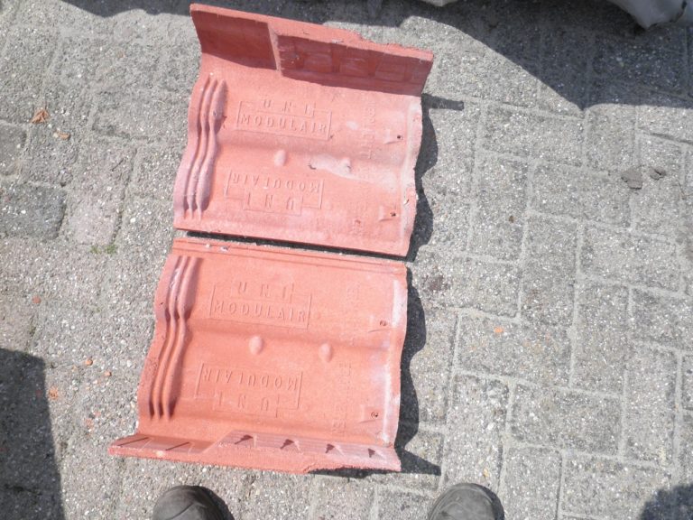 rode linkse sneldek gevelpannen, uni modulair, RBB, lafarge, monier Venowa B.V.